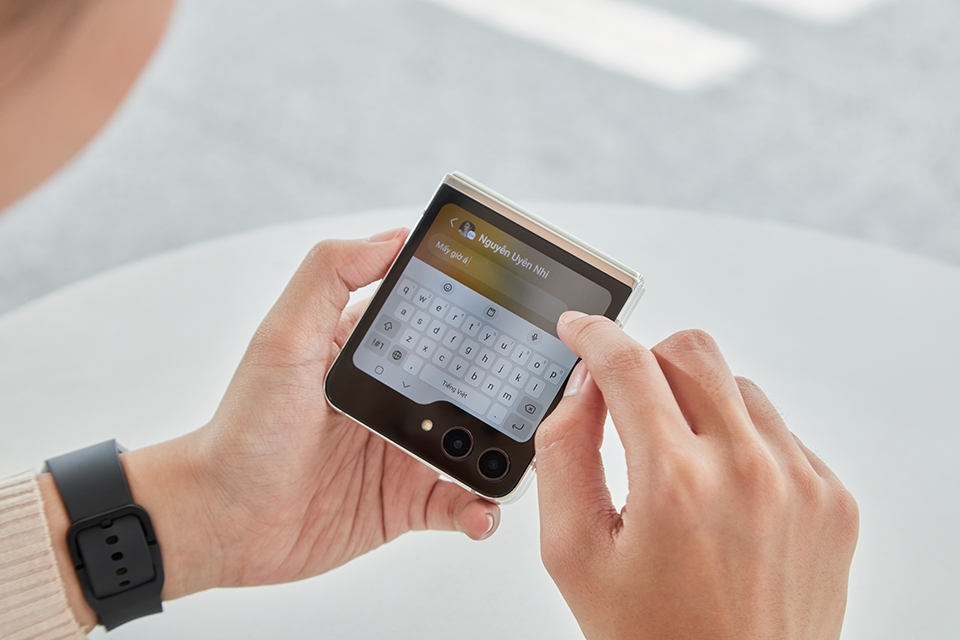 Hai tuần trải nghiệm Samsung Galaxy Z Flip5: Flex Window có gì hay để “Flex”?12