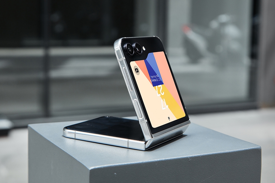 Hai tuần trải nghiệm Samsung Galaxy Z Flip5: Flex Window có gì hay để “Flex”? 80