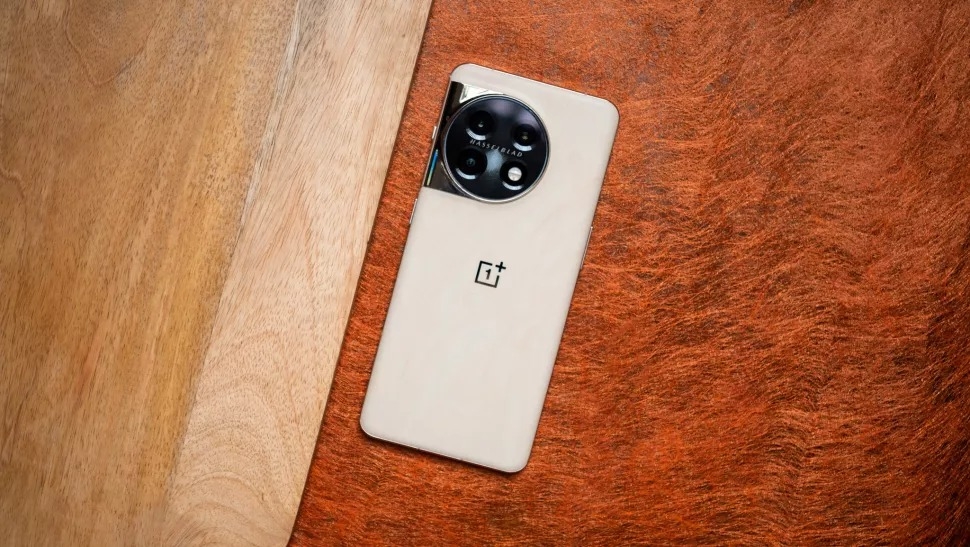 So sánh OnePlus 11 và iPhone 14 Plus (ảnh 1)