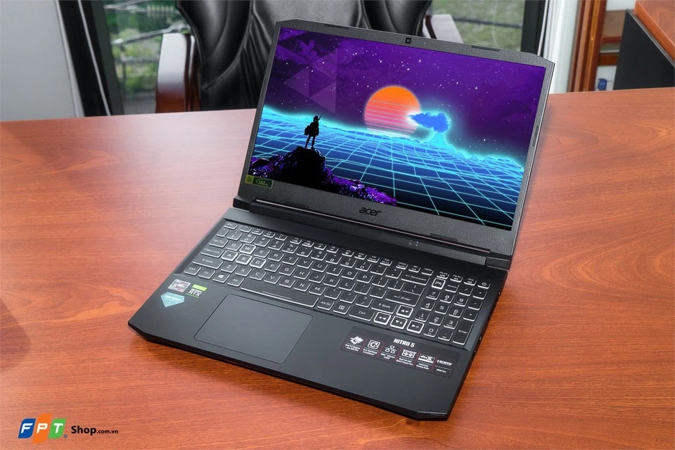 Màn hình laptop Acer Nitro Gaming AN515-45-R86D giúp ghi rõ từng chuyển động trong những tựa game FPS