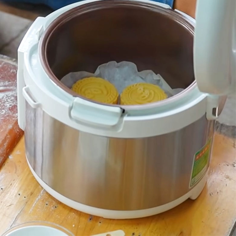 cách làm bánh trung thu bằng nồi cơm điện