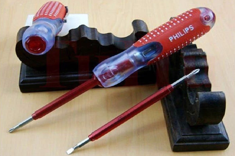 Cách dùng bút thử điện (Hình 1)