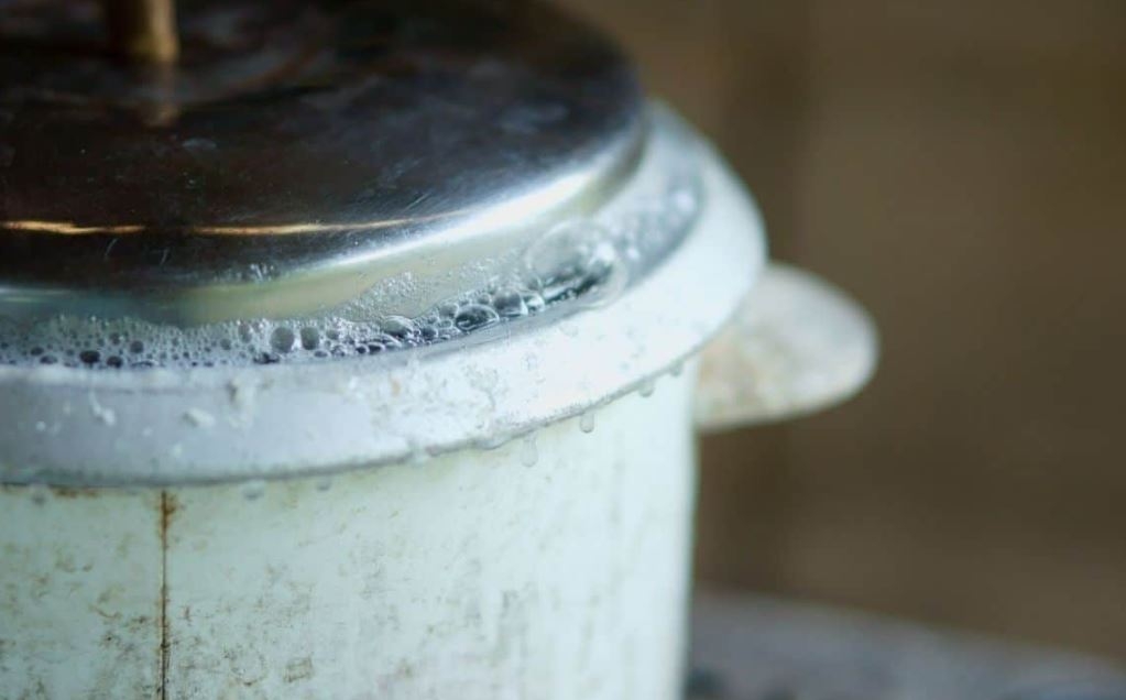 Nồi cơm điện bị trào nước