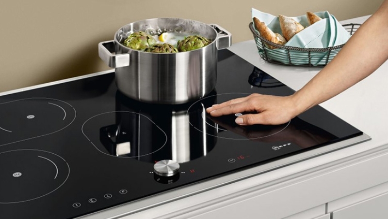 Bếp từ vào điện nhưng không nóng phải làm sao?