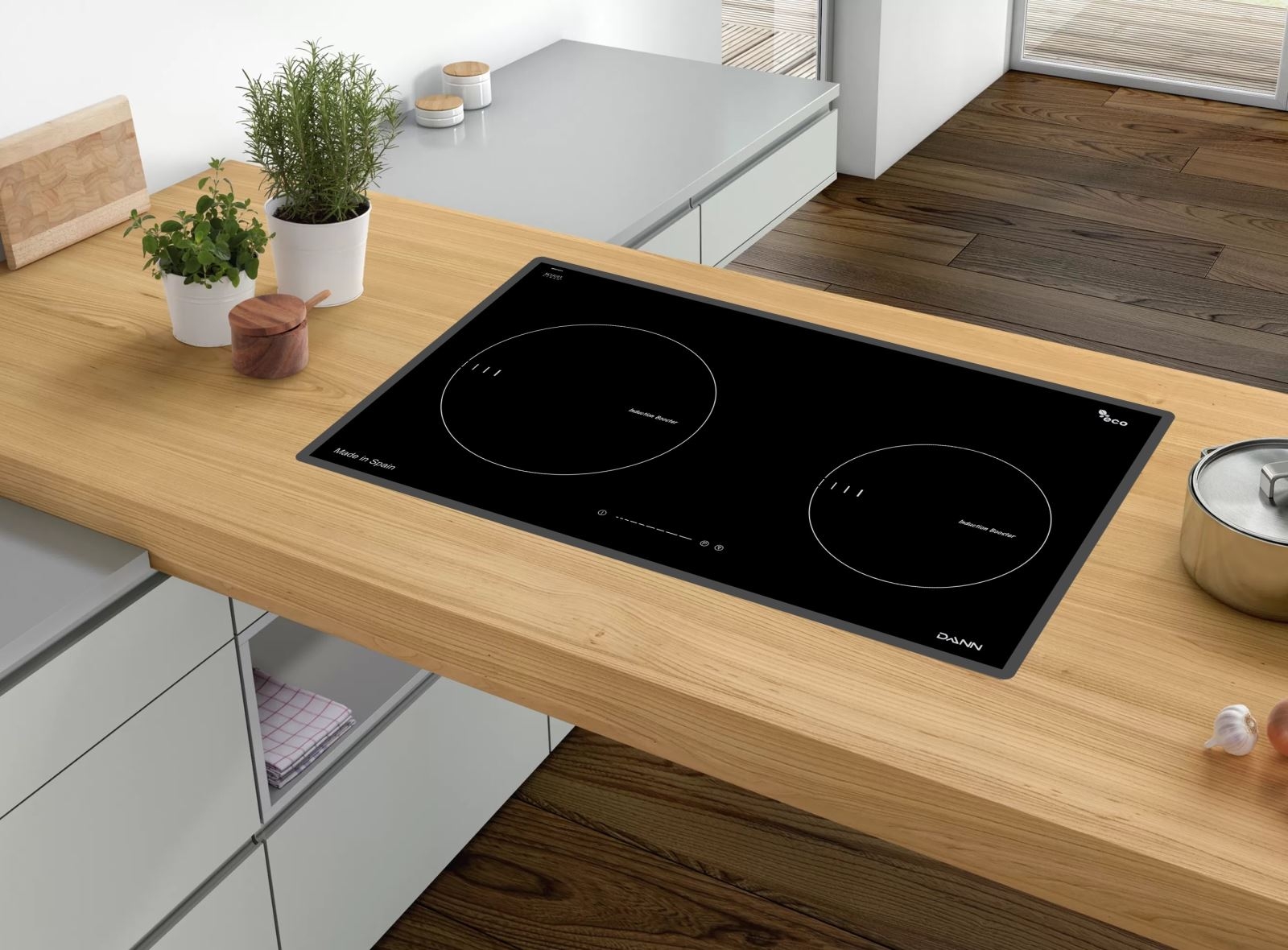 có nên để lò vi sóng dưới bếp từ không - hình 1