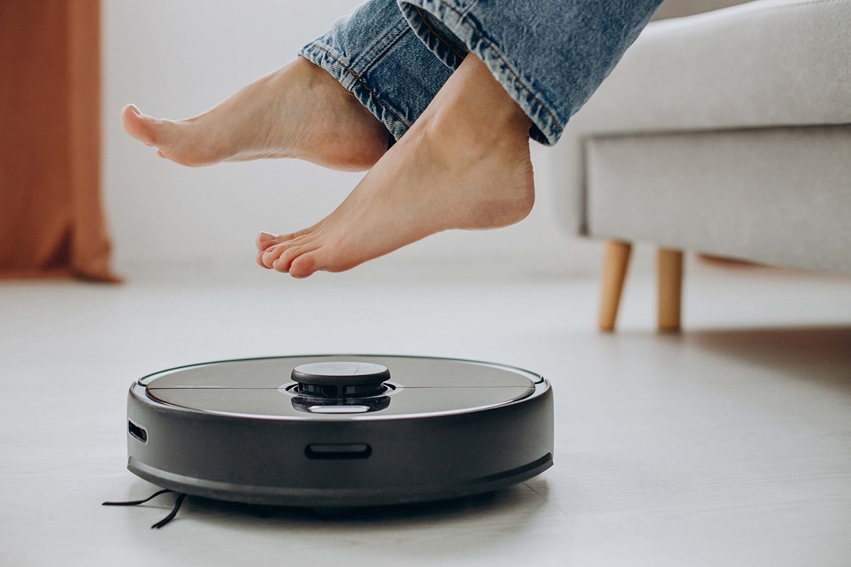 nên mua máy hút bụi cầm tay hay robot hút bụi - hình 1