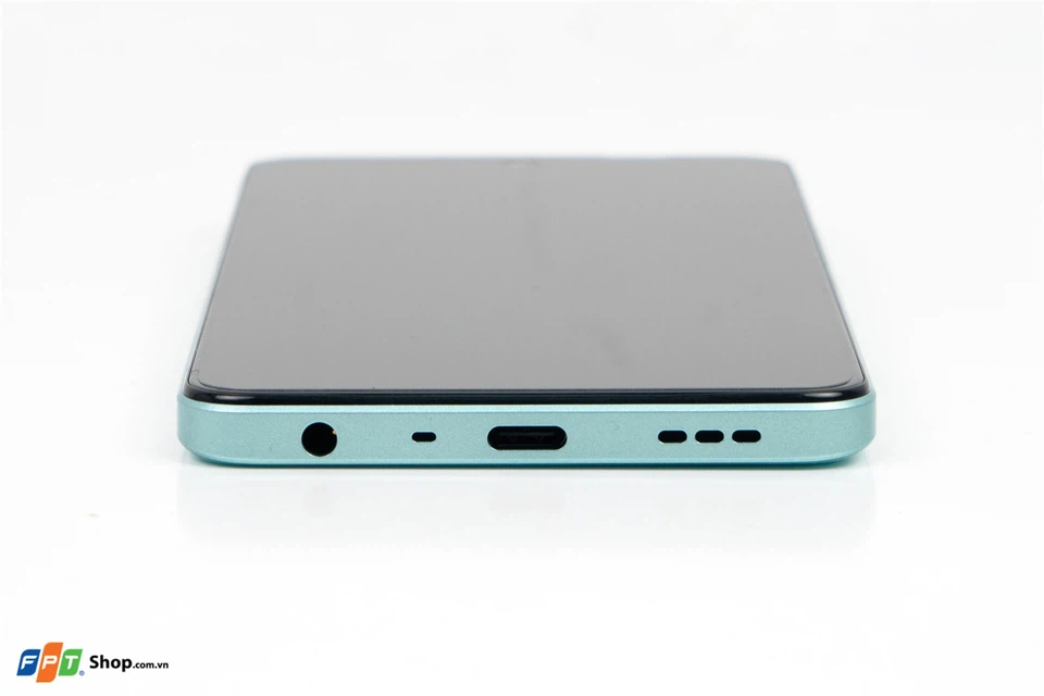 Cạnh dưới là jack cắm tai nghe 3.5mm, micro, cổng USB C và loa ngoài