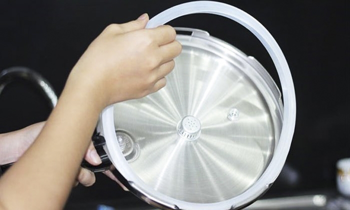 Nguyên nhân và 4 cách sửa nồi áp suất bị xì hơi hiệu quả