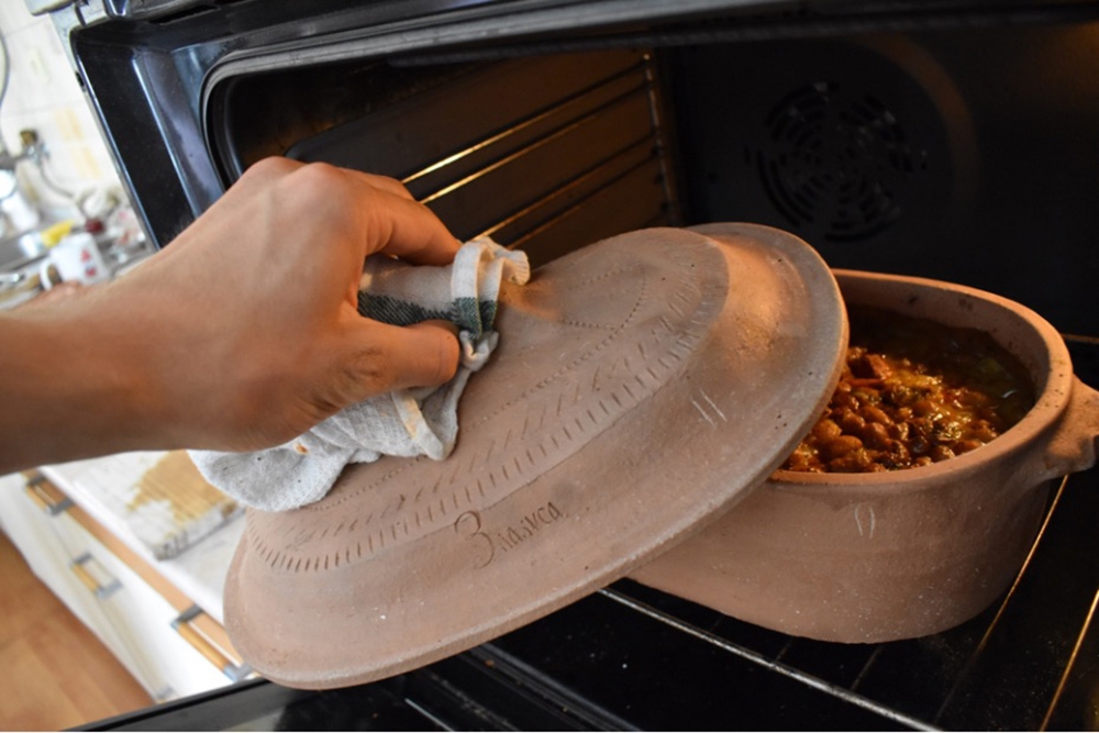 nồi đất có thể sử dụng trong lò vi sóng không - hình 2