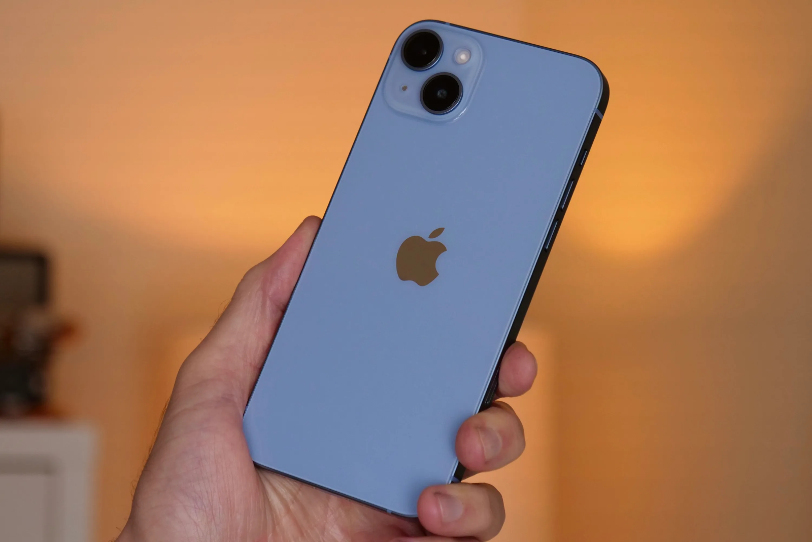 So sánh iPhone 14 Plus và OPPO Find X6 Pro (ảnh 2)