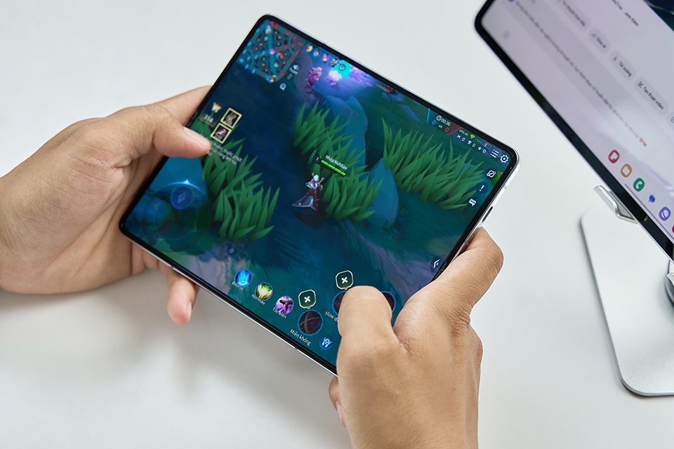 Trải nghiệm vài tựa game hot trên Samsung Galaxy Z Fold5 8