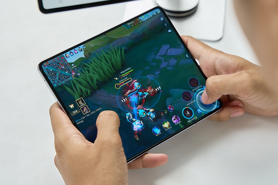 Trải nghiệm vài tựa game hot trên Samsung Galaxy Z Fold5 8