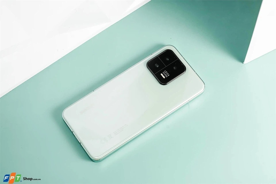 So sánh iPhone 14 Pro Max và Xiaomi 13 (ảnh 2)