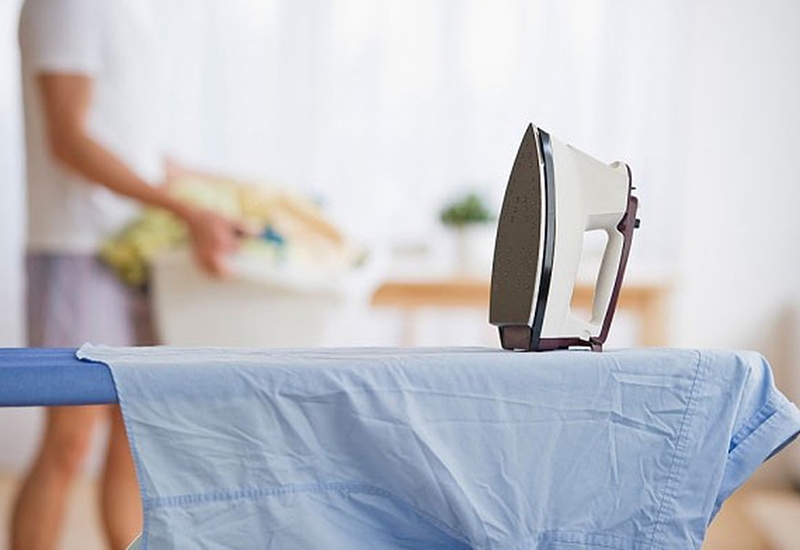 so sánh bàn ủi hơi nước và bàn ủi khô