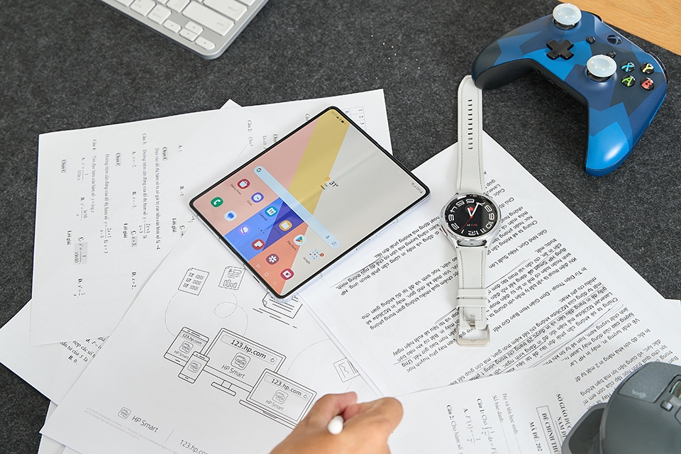 Với Samsung Galaxy Z Fold5, mọi tác vụ văn phòng sẽ gói gọn trong một chiếc điện thoại 1