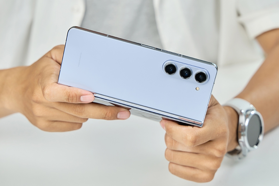 Với Samsung Galaxy Z Fold5, mọi tác vụ văn phòng sẽ gói gọn trong một chiếc điện thoại 11