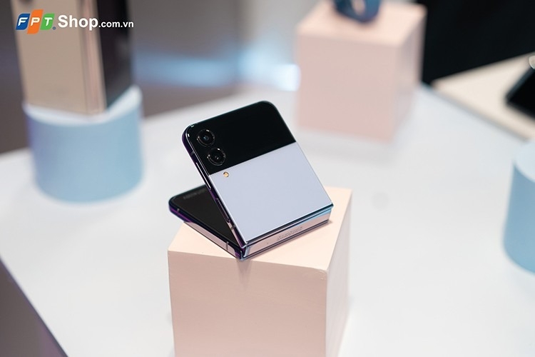 So sánh Galaxy Z Flip4 và iPhone 14 Pro (ảnh 6)