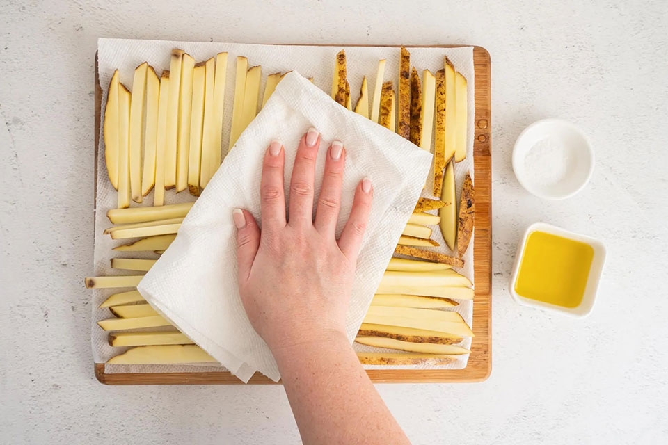 Làm khoai tây chiên bằng lò nướng - Ảnh 06