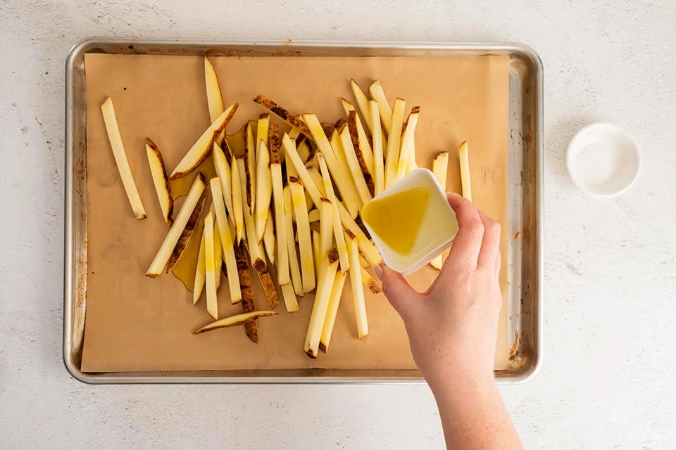 Làm khoai tây chiên bằng lò nướng - Ảnh 07