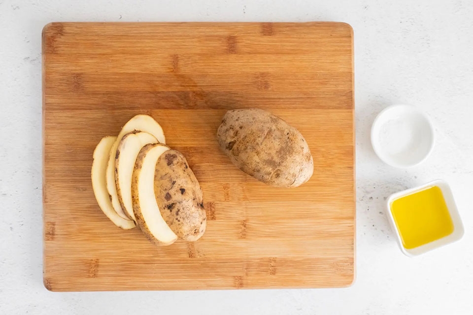 Làm khoai tây chiên bằng lò nướng - Ảnh 01