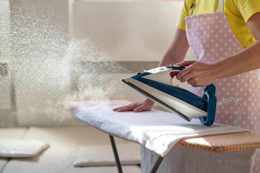 Không dùng bàn ủi với các thiết bị điện khác