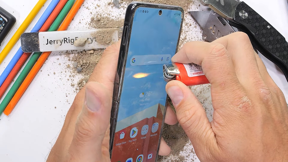 Tra tấn Galaxy Z Flip5 (ảnh 4)