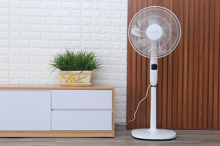 So sánh quạt Toshiba LSD10 và Xiaomi Fan 2 Lite (Hình 1)