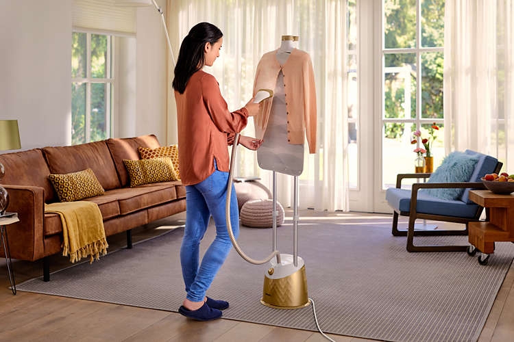 Bàn là hơi nước có thể ủi thẳng theo chiều đứng tiện lợi