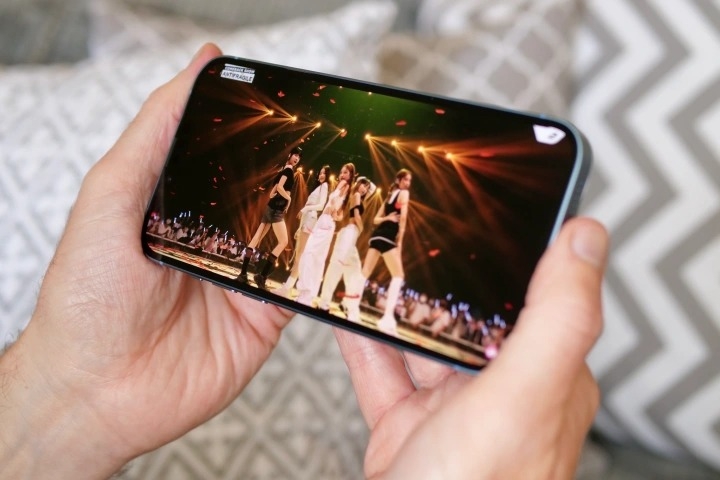 So sánh Galaxy Z Fold4 và iPhone 14 Plus (ảnh 5)