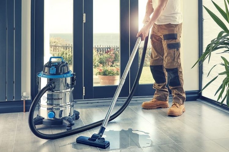 Máy hút bụi công nghiệp không phù hợp sử dụng cho gia đình