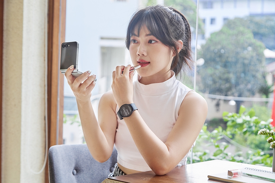 Bàn về trải nghiệm Samsung Galaxy Z Flip5 qua 3 từ: Linh hoạt, đa năng và bền bỉ 3