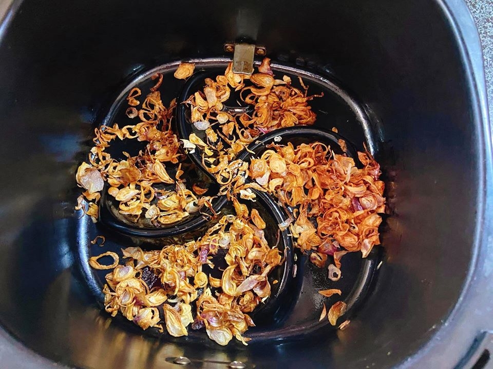 Cách làm hành phi bằng nồi chiên không dầu (Ảnh 4)