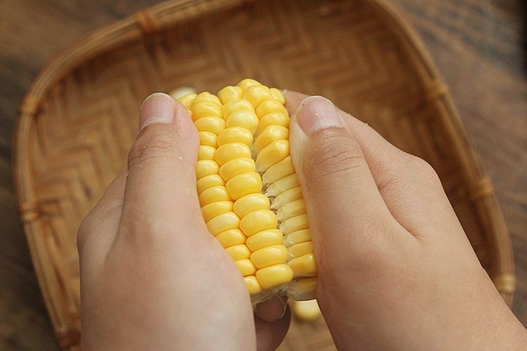 Cách làm ngô chiên bằng nồi chiên không dầu ngon giòn (Hình 2)