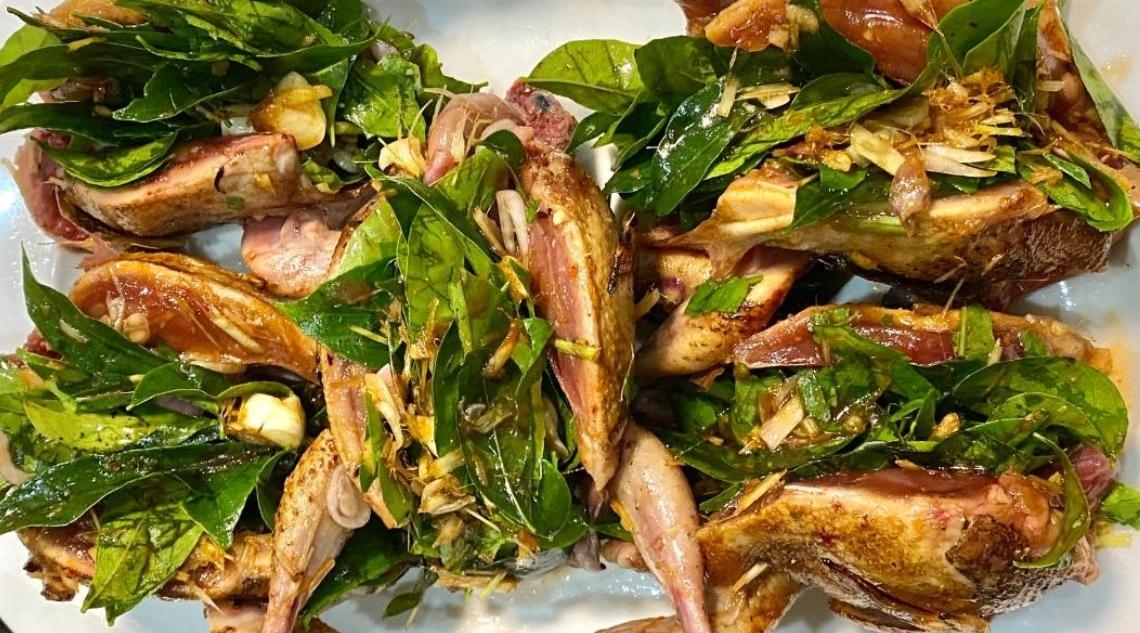 nướng chim cút bằng nồi chiên không dầu (ảnh 5)