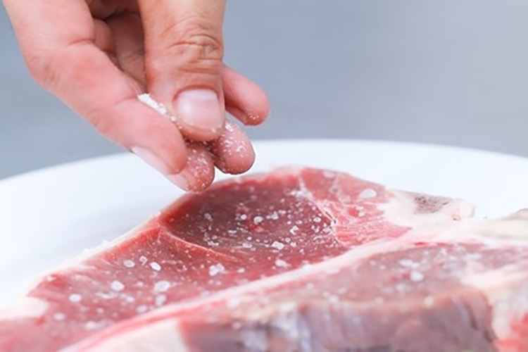 Mách bạn bí kíp làm heo khô cháy tỏi bằng nồi chiên không dầu (Hình 2)