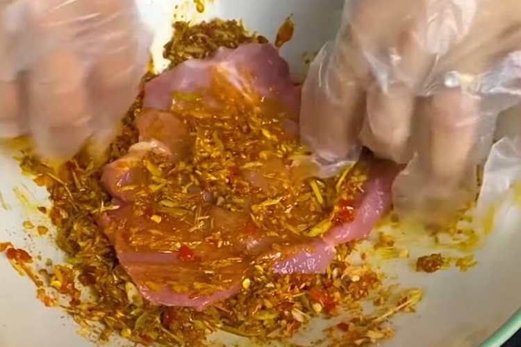 Mách bạn bí kíp làm heo khô cháy tỏi bằng nồi chiên không dầu (Hình 3)