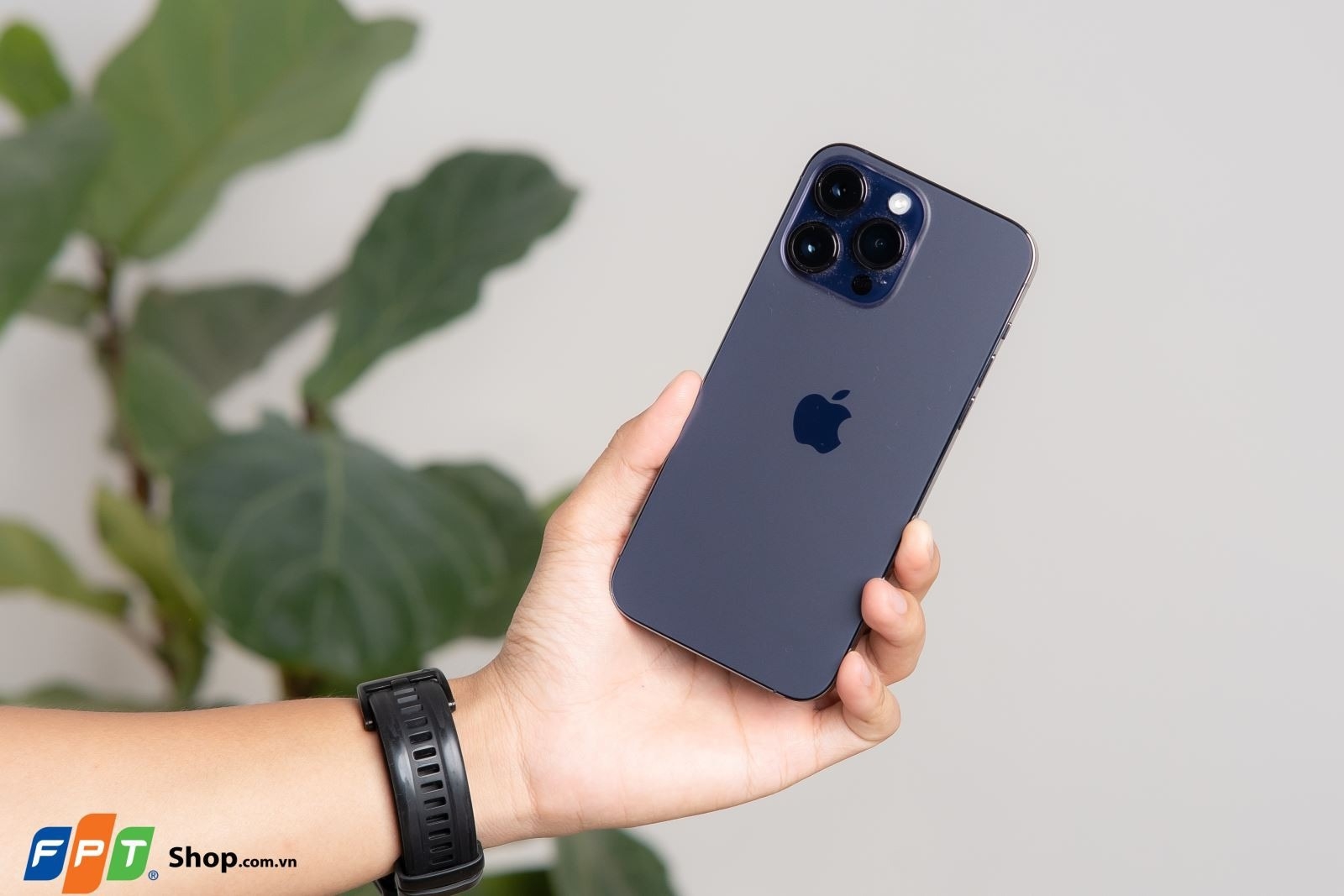 So sánh iPhone 14 Pro Max và OnePlus 11 (ảnh 1)