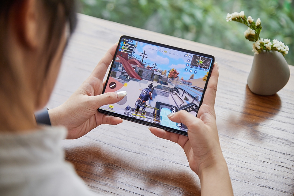 Một ngày rong ruổi cùng Galaxy Z Series 2023: Ngạc nhiên về độ bền của pin, màn hình và khung vỏ 55