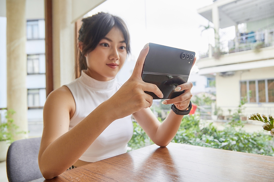 Một ngày rong ruổi cùng Galaxy Z Series 2023: Ngạc nhiên về độ bền của pin, màn hình và khung vỏ 09