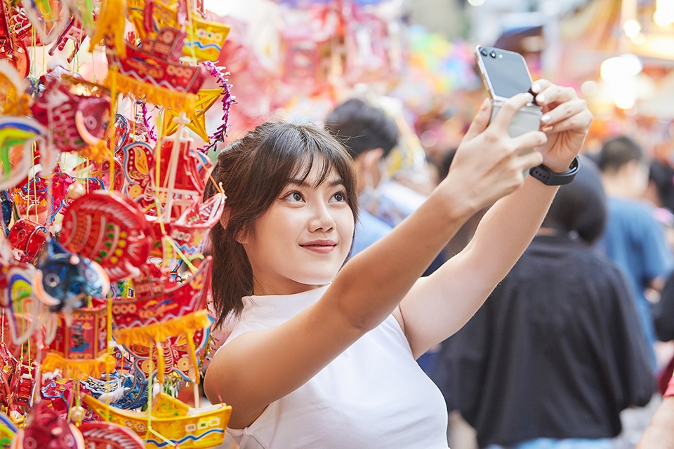 Một ngày rong ruổi cùng Galaxy Z Series 2023: Ngạc nhiên về độ bền của pin, màn hình và khung vỏ 123