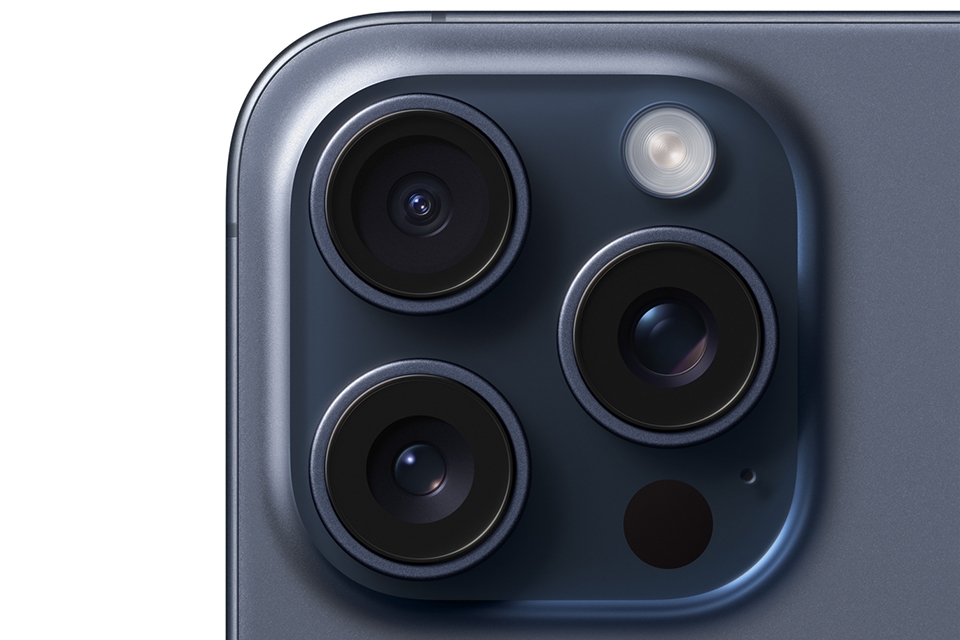 iPhone 15 Pro Max có ống kính tiềm vọng hỗ trợ zoom quang 5x