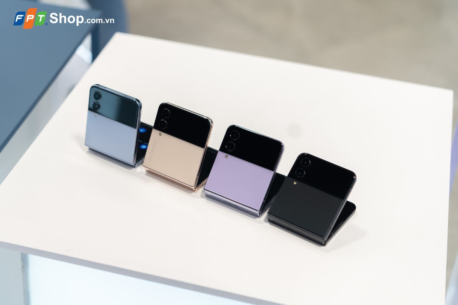 Đã đến lúc mua Samsung Galaxy Z Flip4, giá giảm "chạm đáy", chỉ còn 13.99 triệu đồng (ảnh 1)