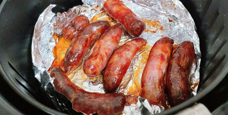 Chiên lạp xưởng bằng nồi chiên không dầu (Ảnh 3)