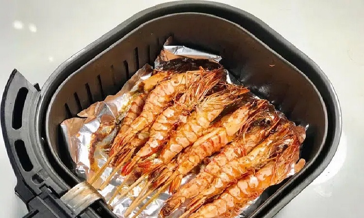 Chỉnh nhiệt độ, thời gian nướng tôm bằng nồi chiên không dầu