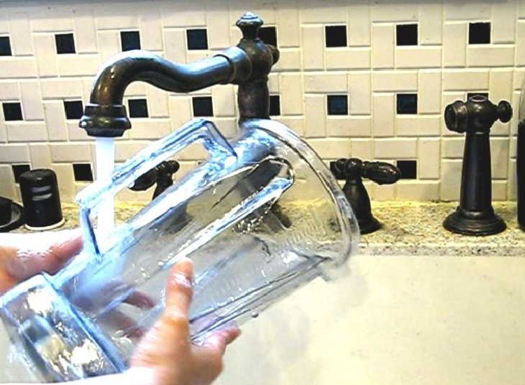 Tráng lại cối bằng nước sạch
