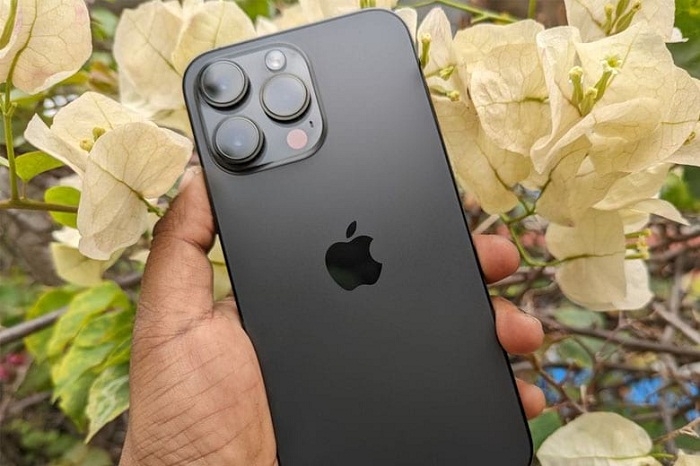 Vệ sinh nhẹ nhàng ống kính camera nếu lỗi là do bụi bẩn bám vào