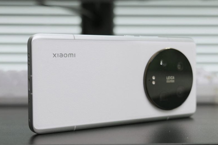 Xiaomi 14 Ultra sẽ được trang bị cảm biến camera 1 inch Sony LYT900, màn hình cong 4 cạnh