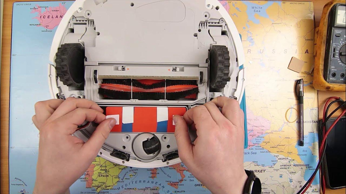 cách thay pin robot hút bụi - hình 1