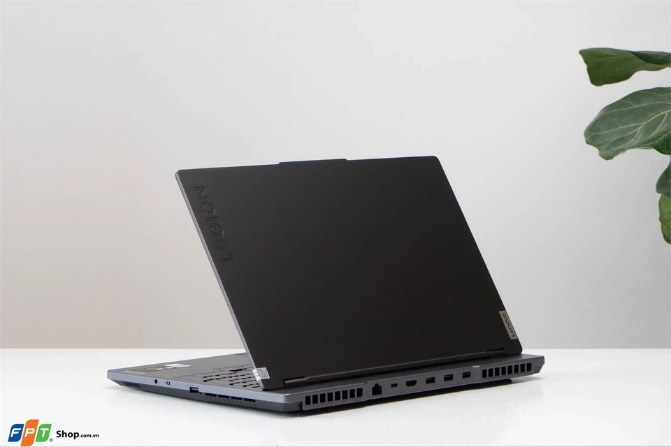 Laptop Lenovo Gaming Legion 5 15IAH7 cho hiệu suất mạnh mẽ, sẵn sàng vượt qua mọi thách thức trong game Hogwarts Legacy