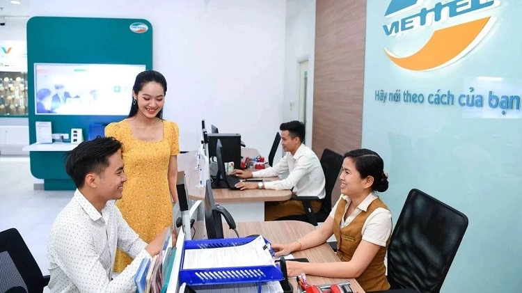 Mang giấy tờ tới phòng giao dịch của nhà mạng đăng ký thông tin chính chủ
